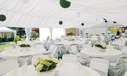 Vybavení, dekorace a párty stany pro svatby